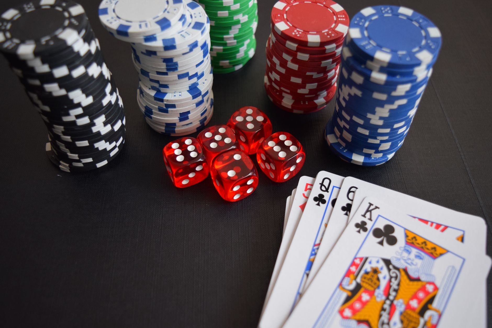 FATF: Online gambling, virtuelle aktiver og offshore-platforme øger hvidvaskrisikoen